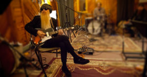 Musician plays vintage instrument at Nashville's best recording studio