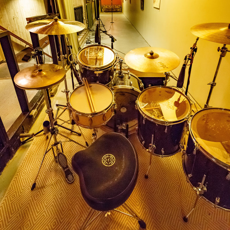 JoeyDrumsHall4-800px